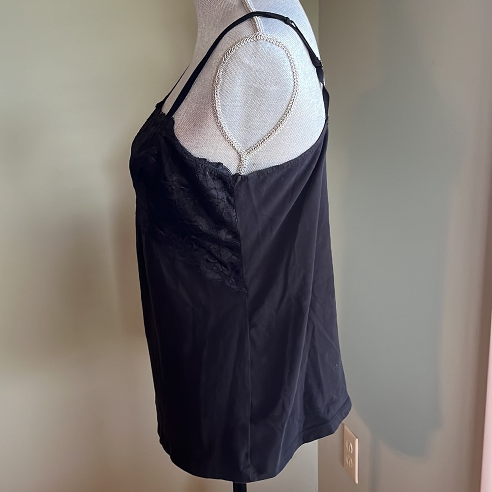 Metaphor size 1x black tank with Lacey detail and adjustable straps - Picture 4 of 6